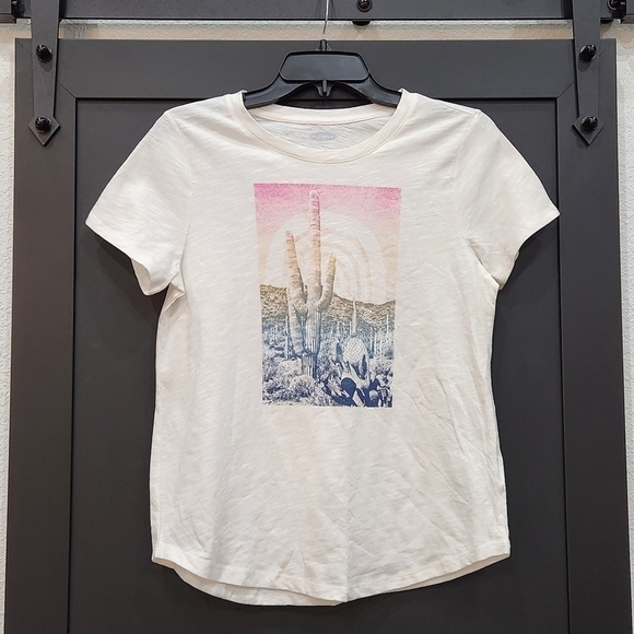 Old Navy 🔥 white pullover T-shirt with desert on the front/ Joshua Tree NWT - Picture 1 of 6